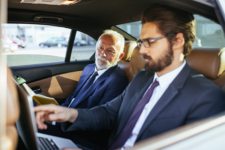 Investisseur en déplacement pendant un roadshow